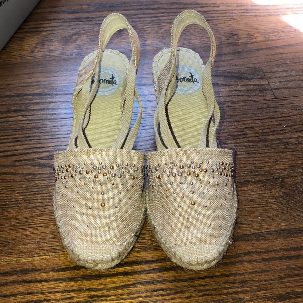 Vidoretta wedges.